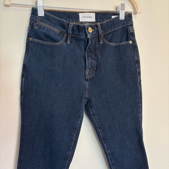Frame High Rise Le High Skinny Jeans in a Dark Wash size 26 - Stretchy - Picture 2 of 10